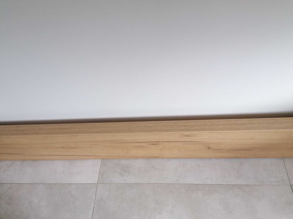 Półka w kolorze dębu