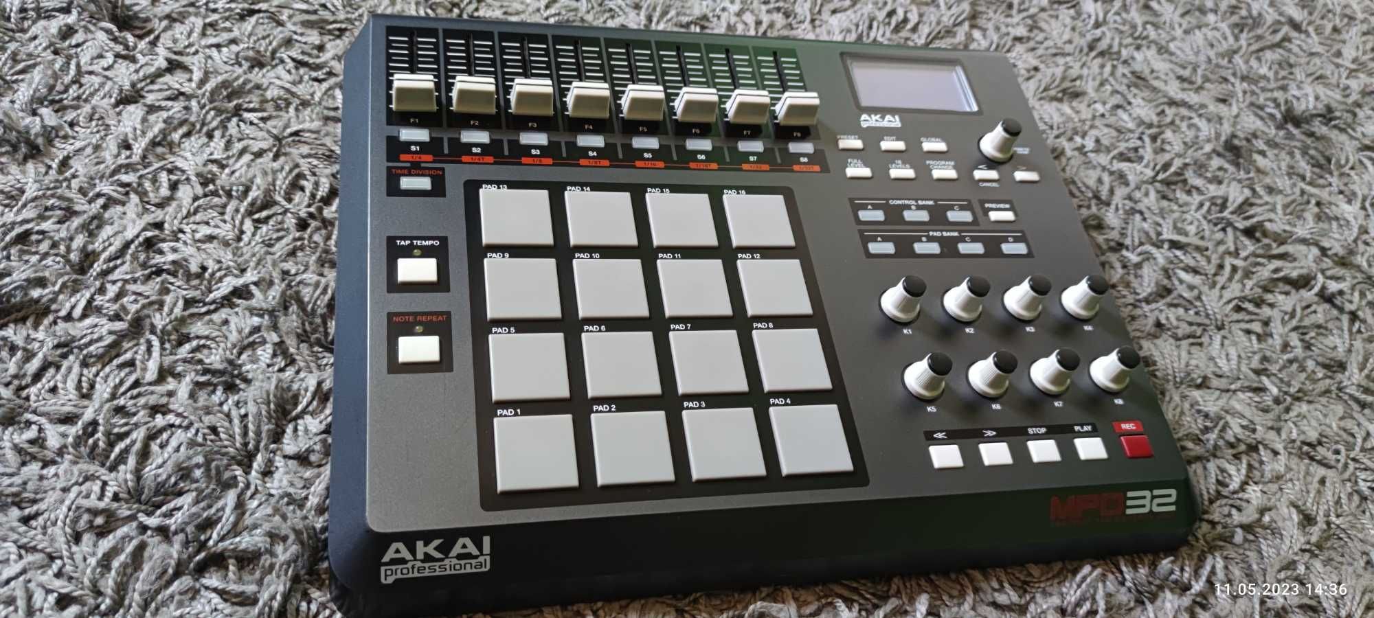 Kontroler MIDI Akai MPD 32