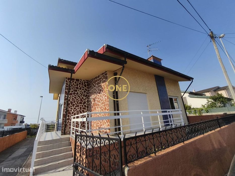 Moradia T5 de 4 frentes em Aver-o-Mar