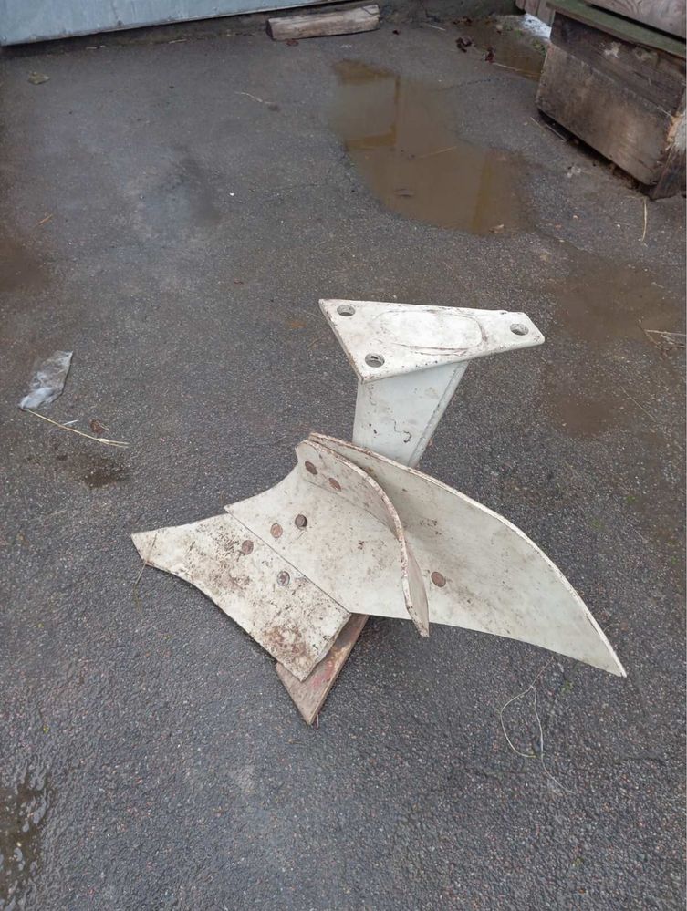 Корпуса ліві плуг Bomet