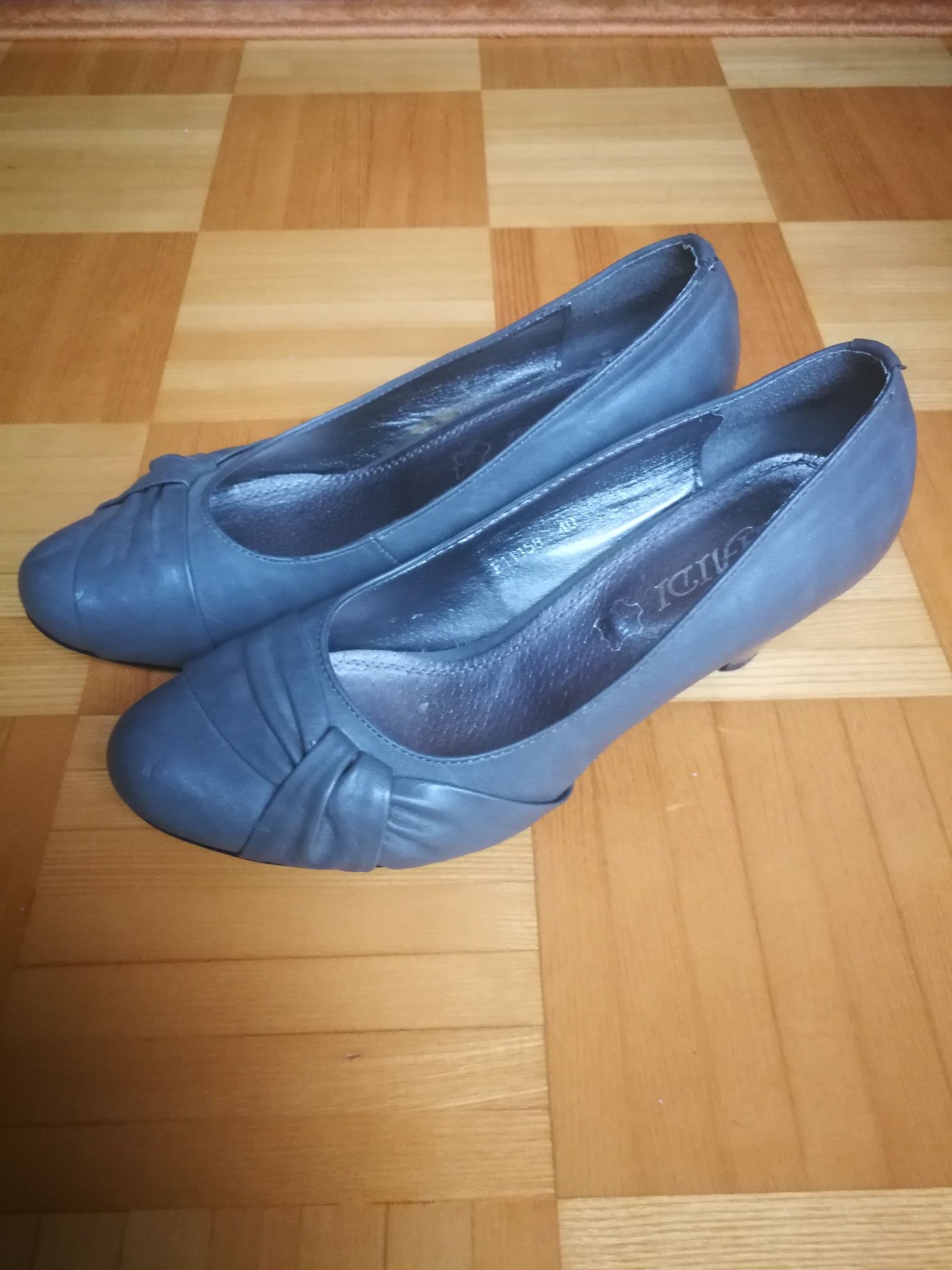 Buty damskie czółenka skórzane r. 40