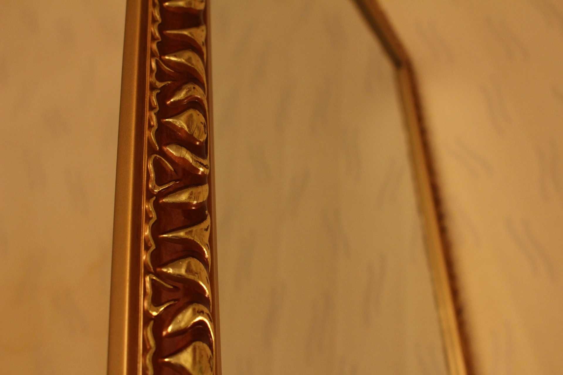 Espelho com Moldura Dourada Trabalhada antigo 47 X 57 cm