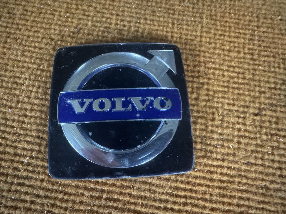 Emblemat volvo grill