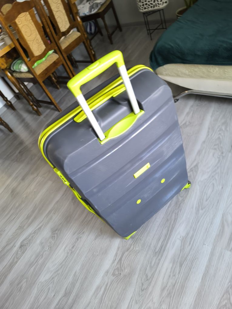 Torba podróżna walizka American tourister L na 4 kółka