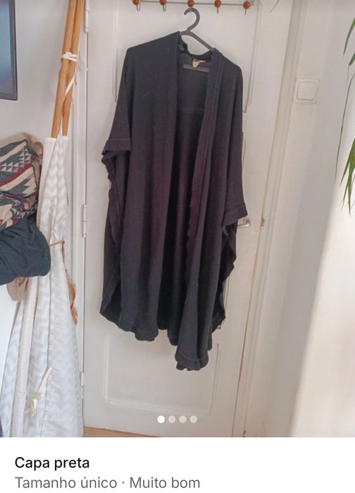 Cachecóis várias cores, ponchos e luvas