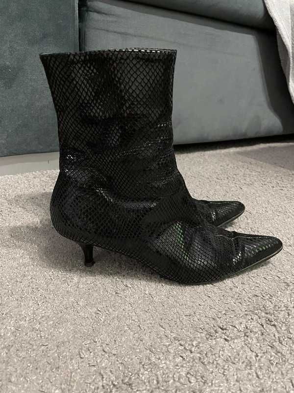 Czarne eleganckie botki