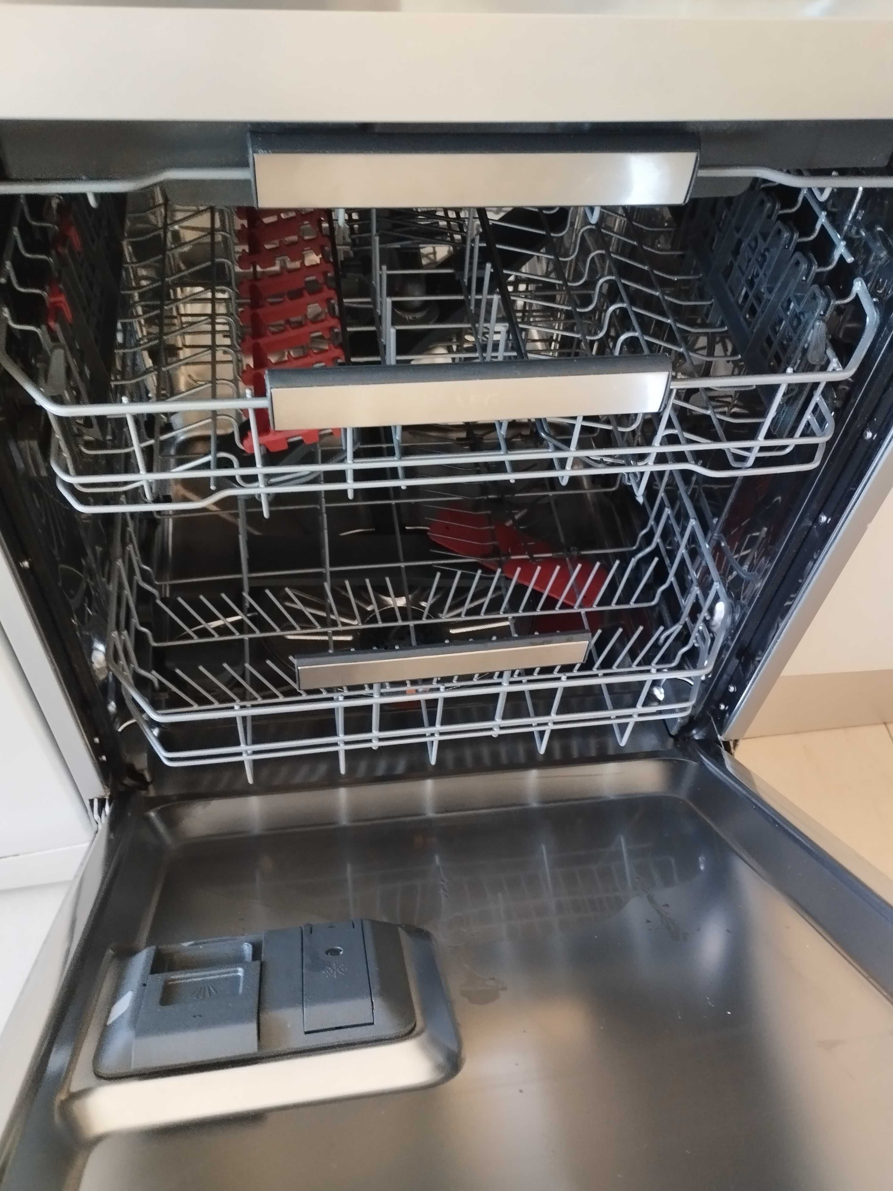 Máquina de lavar Loiça AEG AirDry ( modelo FFB63700PM)