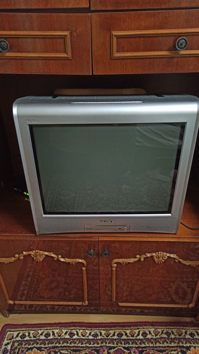 Шафа+телевізор Sony ,можливо комусь пригодиться