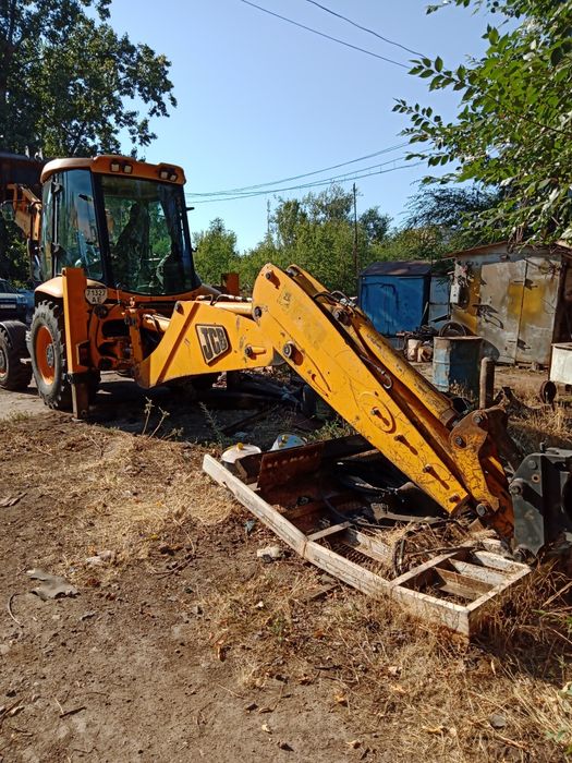 Продам екскаватор навантажувач JCB 3CX