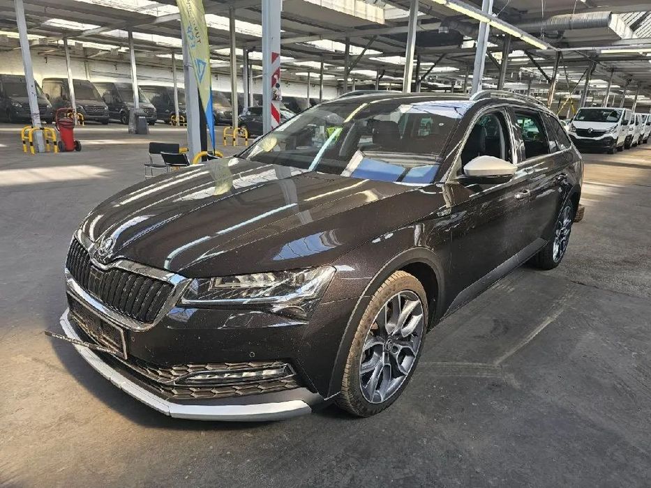 Skoda Superb Hak, Matrix LED, Kamera, ACC, Travel Assist, Side Assist, FV23%