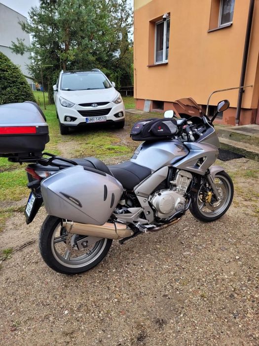 Honda CBF Motocykl Honda CBF z wyposażeniem turystycznym