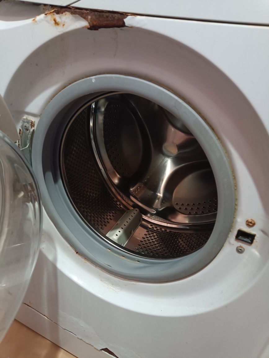 Машинка стиральная indesit