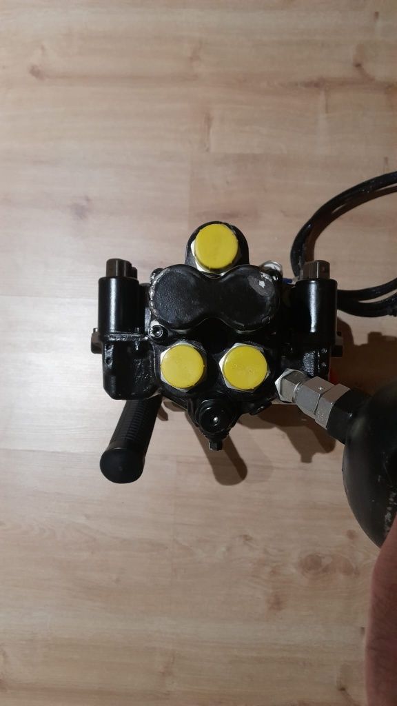 Rozdzielacz hydrauliczny ładowacz czołowy stoll