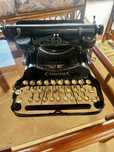 Antiga maquina de escrever Corona 3