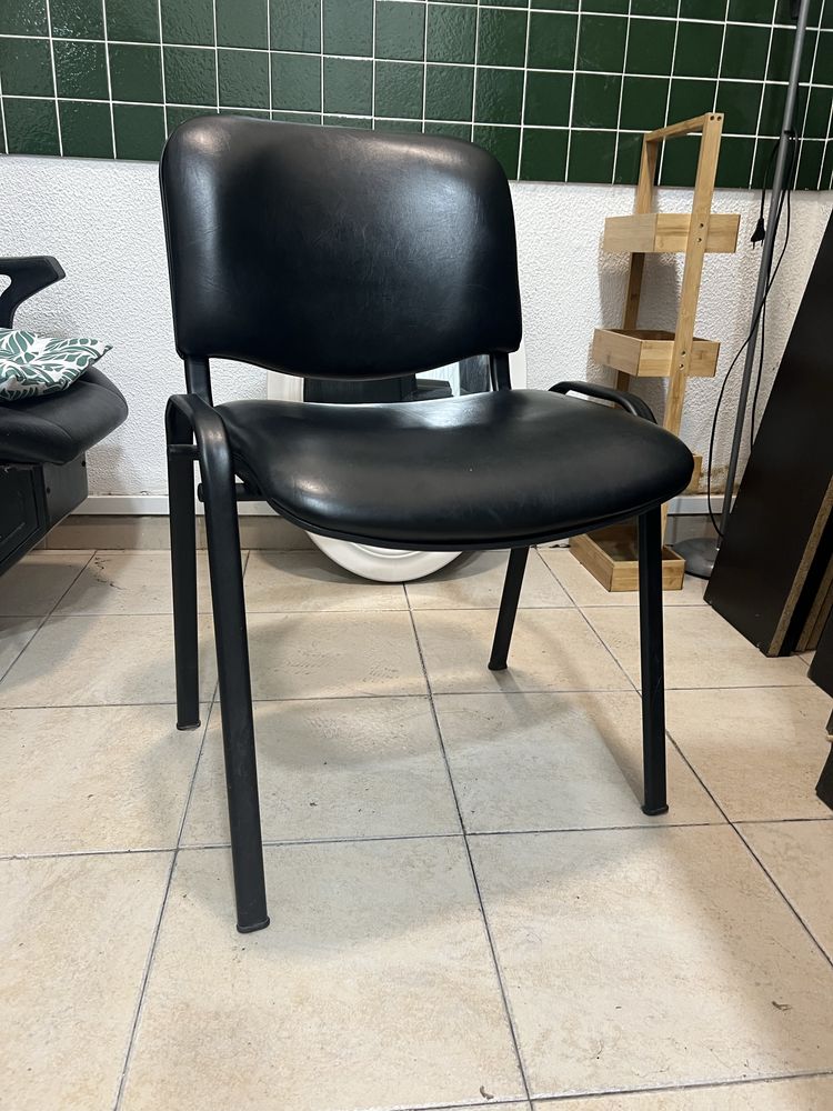 Cadeira de cabeleireiro em napa preta