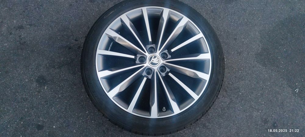 Skoda Superb  235 40 19, диски Phoenix 5 112 19