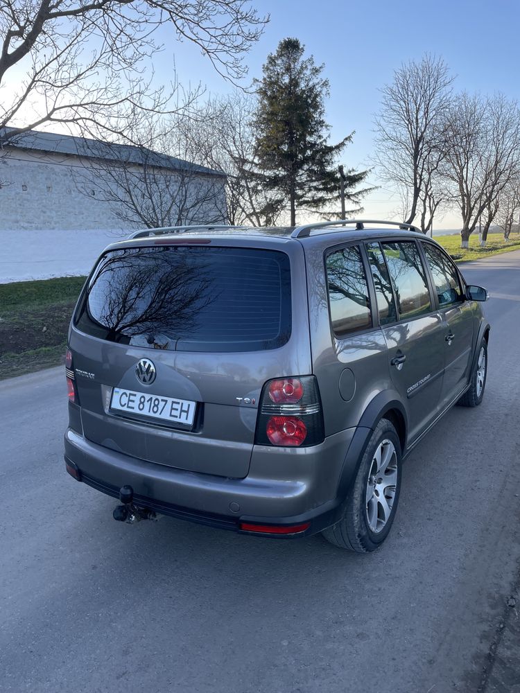 Volkswagen touran cross