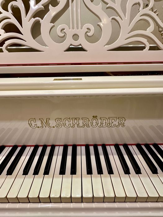 Рояль  C.M.SCRRODER  кольору слонової кістки приблизно 1896-1906 р.