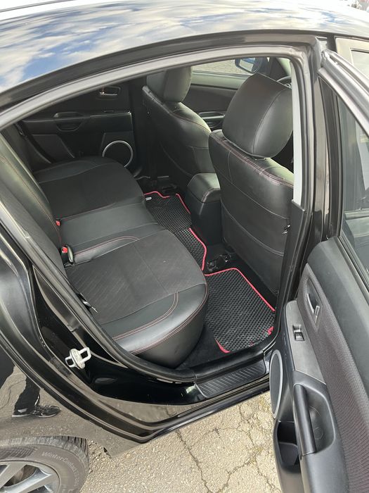 Продам автомобиль Мазда 3