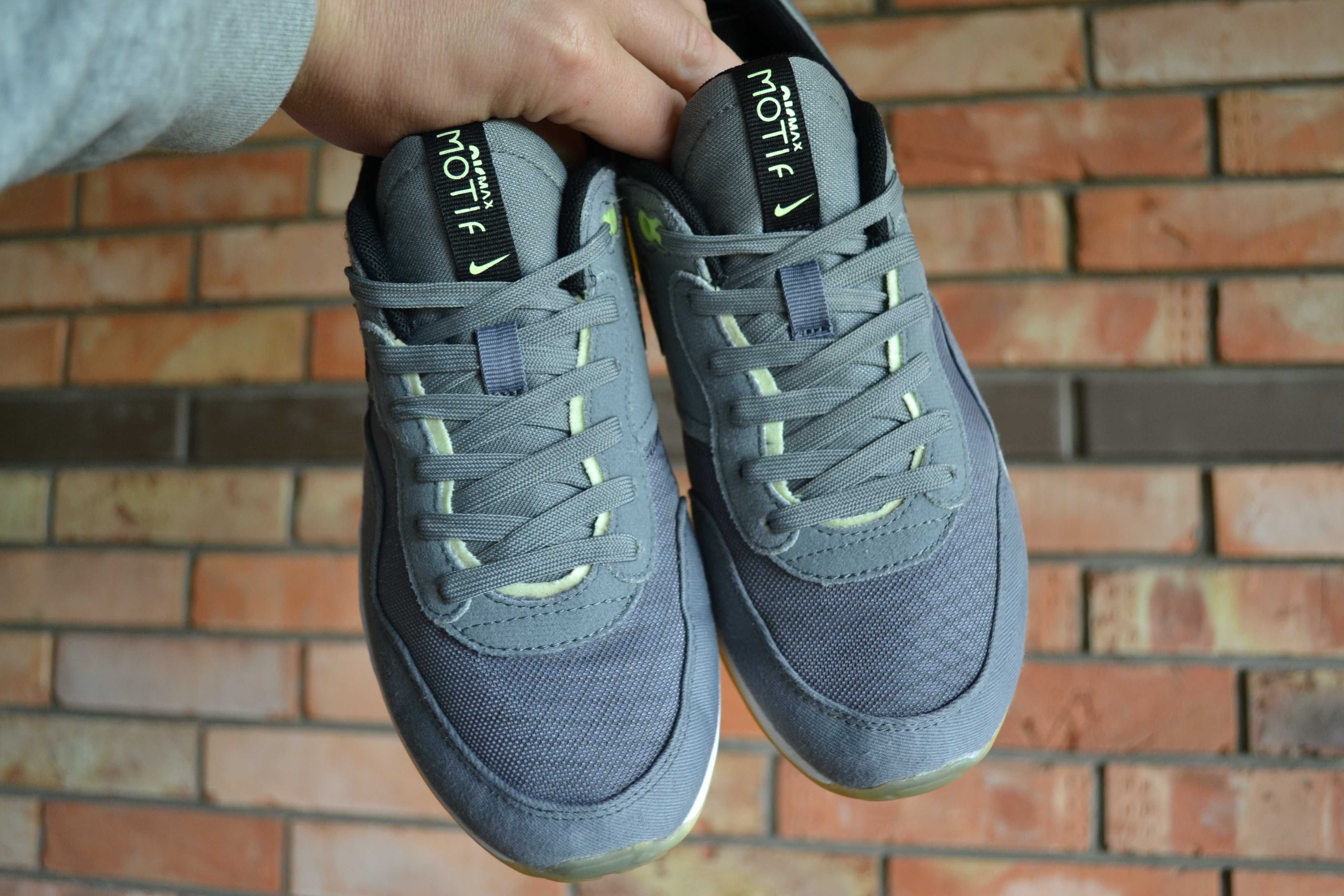 Кроссовки Nike air max motif Оригинал размер 38.5 Стелька 24.5 см
