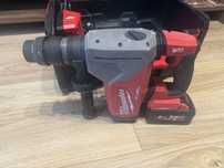Młotowiertarka SDS-Plus Milwaukee w walizce aku. 2x 5,5Ah 18V 5,0J