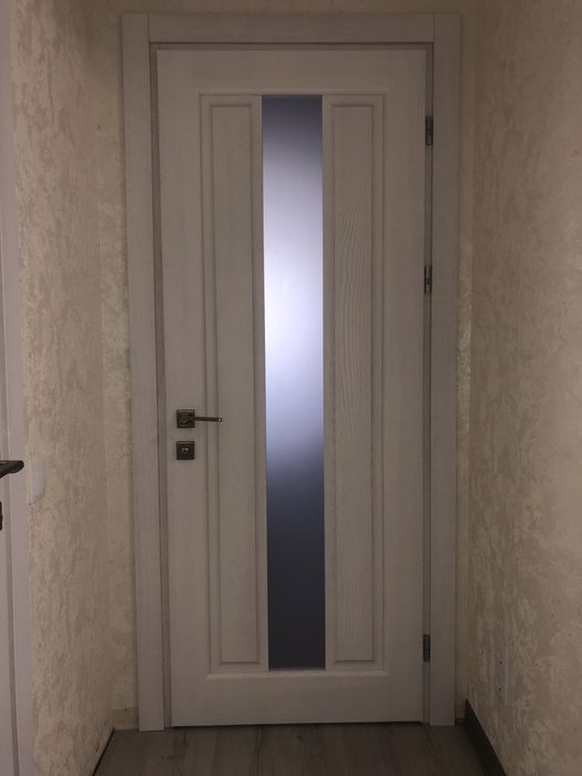 Двері деревʼянні, міжкімнатні з масиву деревини. Київ