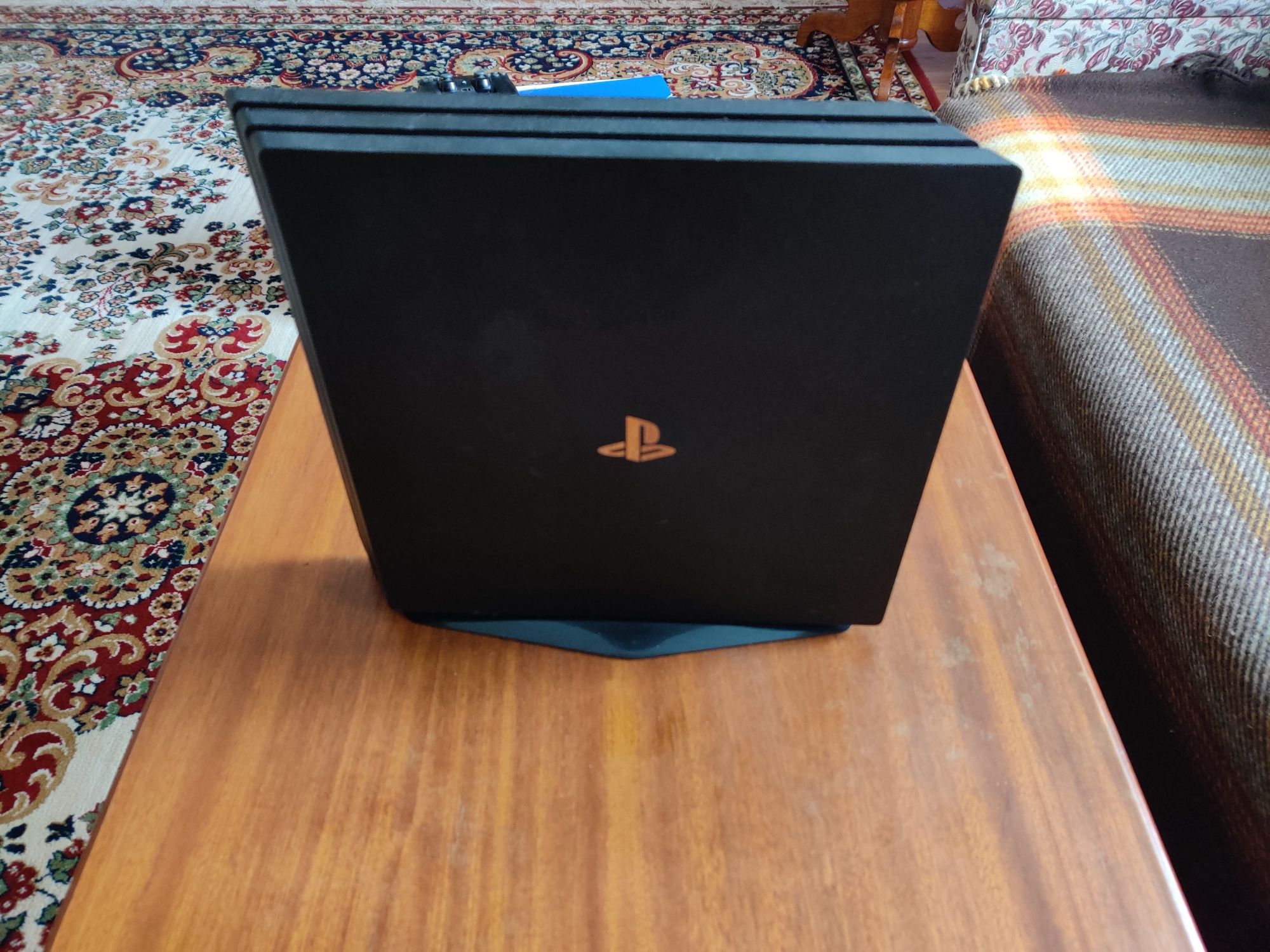 PlayStation 4 pro 2 tb