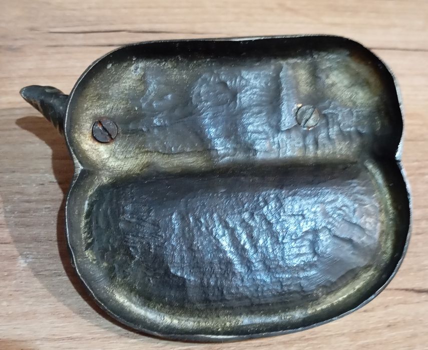 Mosiężna popielniczka z lisem