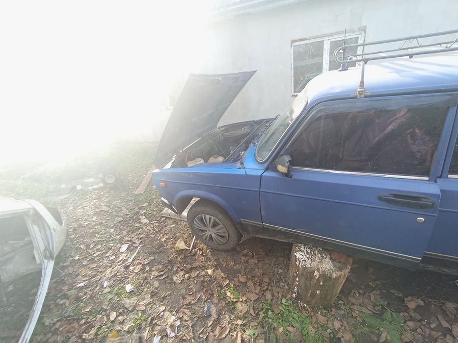 Розбираю ваз 2107 є капот двері багажник та багато інших запчастин