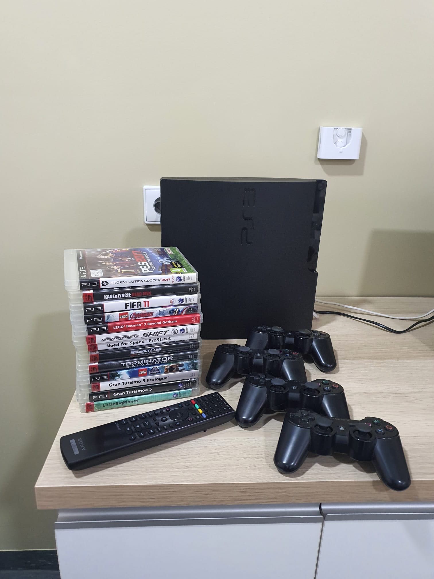 Playstation3 slim 320Gb + 13 jogos + 2 comandos + 1 comando TV
