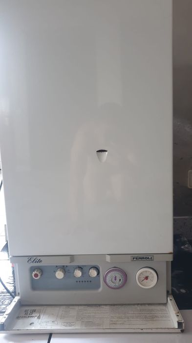 Esquentador avariado e caldeira de aquecimento - Ferroli Elite
