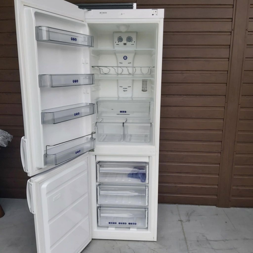 Lodówka Whirlpool NoFrost 185cm. Wys.