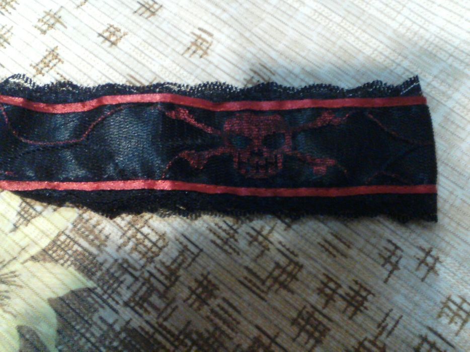 5 (30). Czaszki opaska na szyję