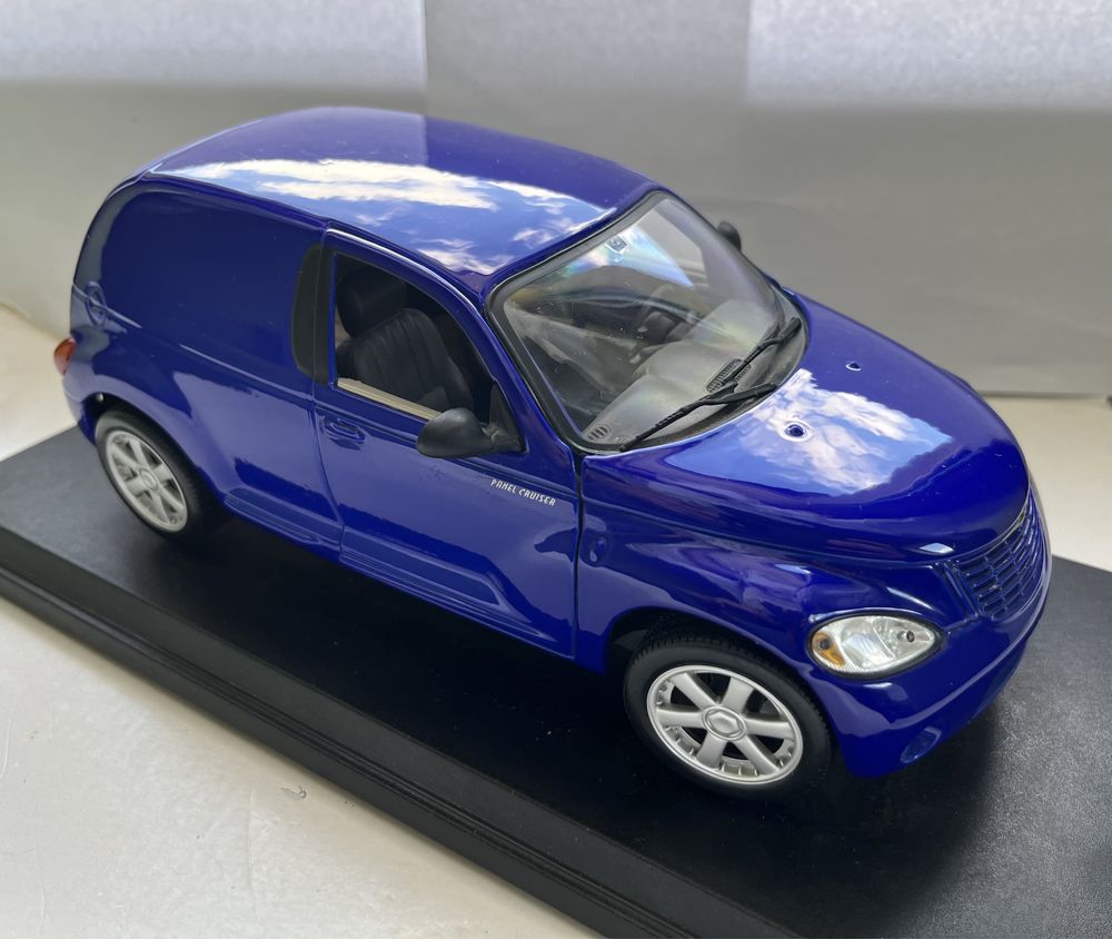 Model samochodu w skali 1:18 Chrysler PT Cruiser Panel Cruiser Maisto