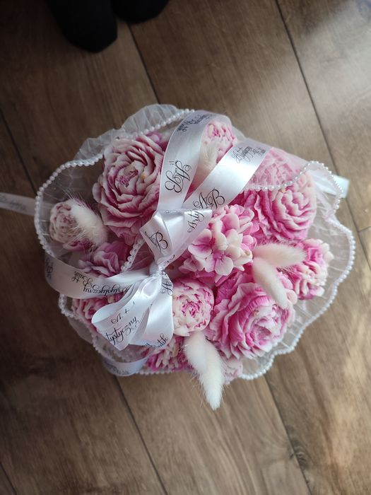 Bukiet świec Flower Box świec sojowych średni biało różowe piwonie