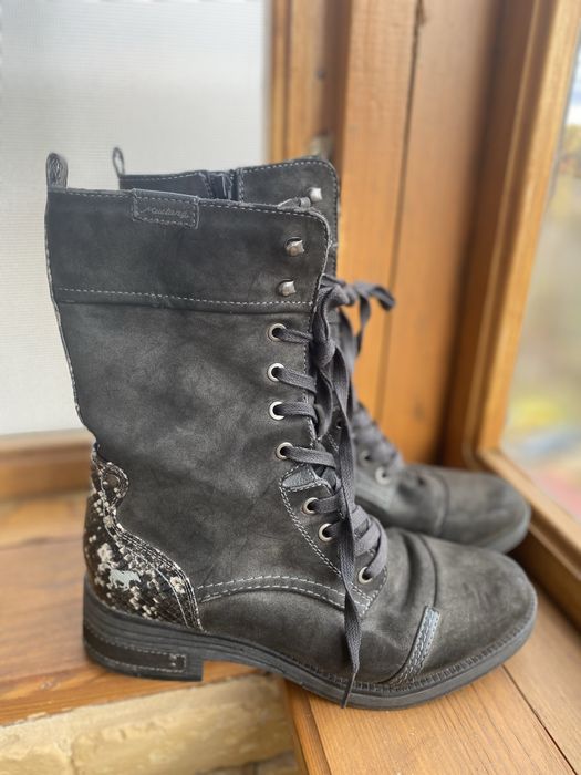 Чоботи Mustang з утепленням та зміїним принтом 39р.