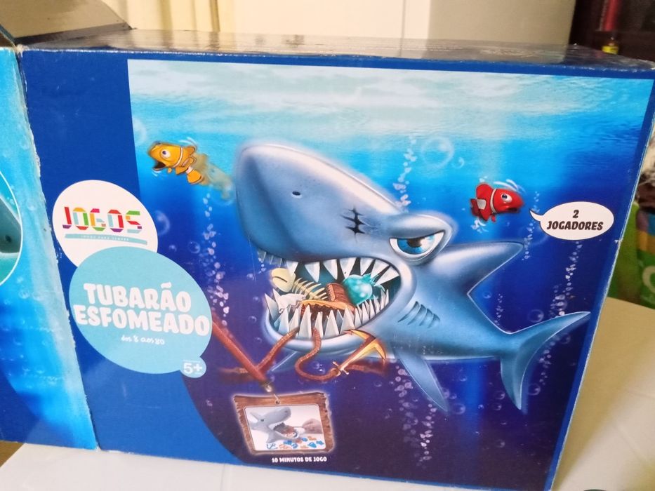Jogo tubarão esfomeado, faminto