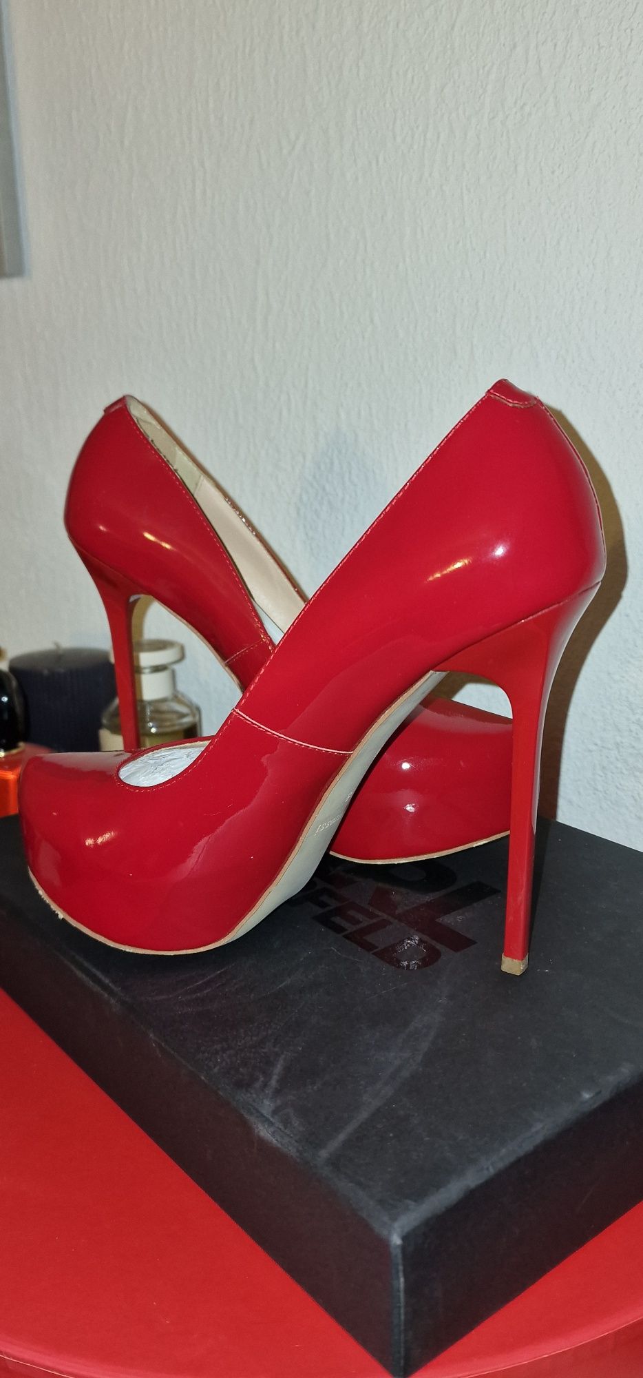 sapatos femininos, salto alto de couro vermelho