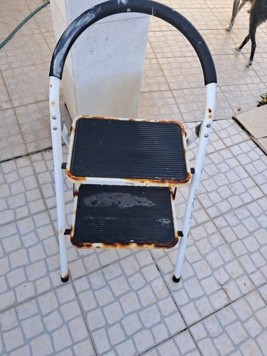 Escadote pequeno,  usado