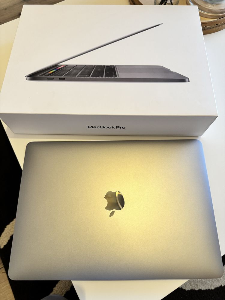 Macbook pro 13” 8gb 512 gb disco