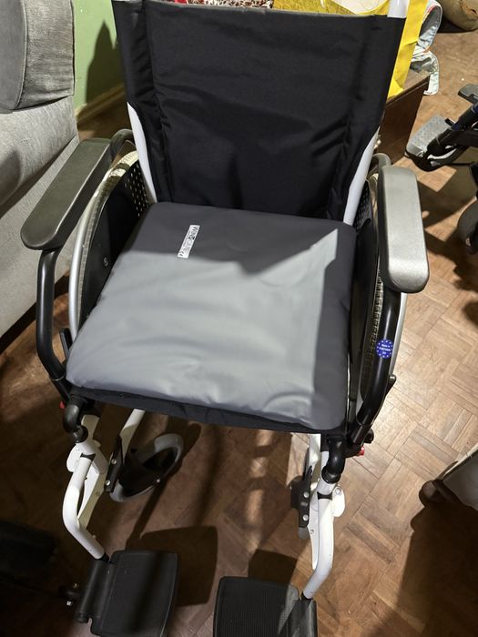 Cadeira de Rodas Manual WinCare — Nova