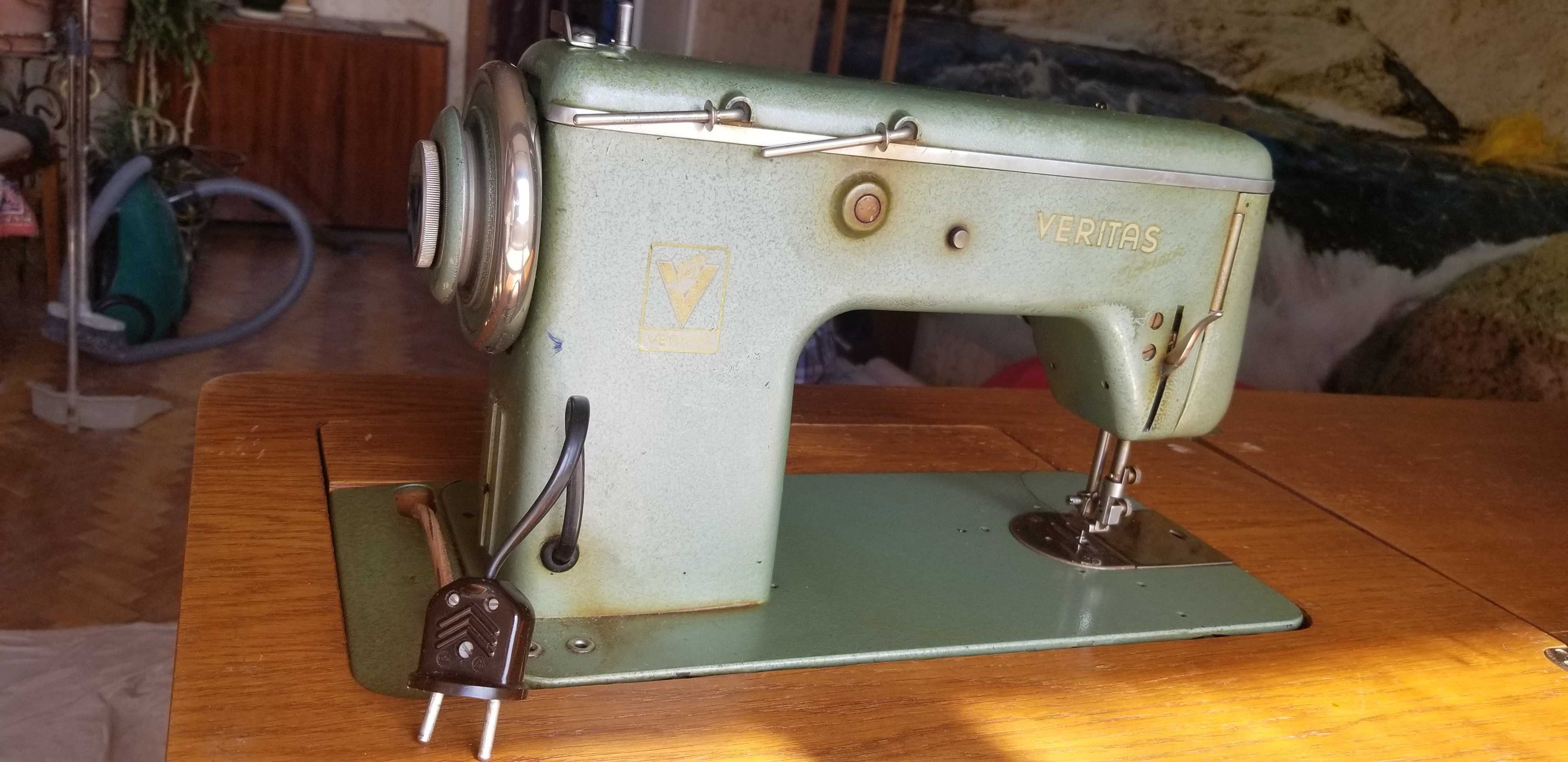 Німецька швейна машинка Veritas з тумбою