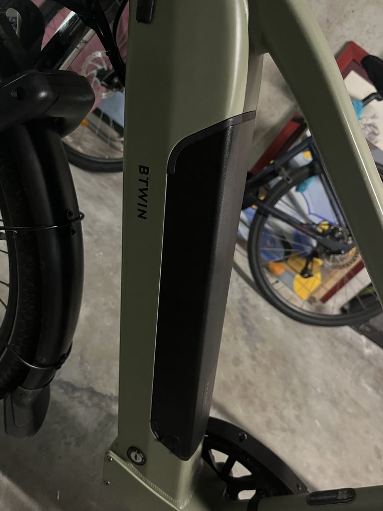 Bicicleta eletrica e500 b-twin com bagageira