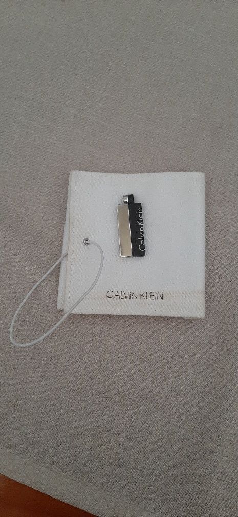 KALVIN KLEIN medalha homem
