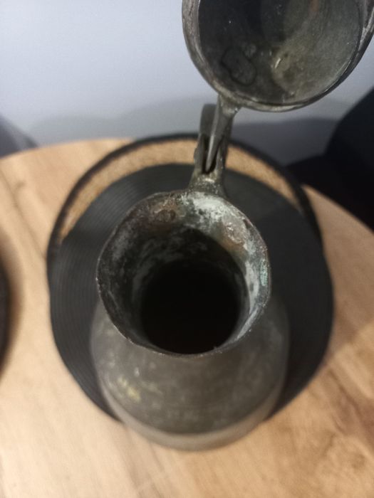 Stary dzban miedziany