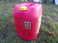 Kanistry 5 , 10 , 20 l. i plastykowe 20 , 33 , 60 l.