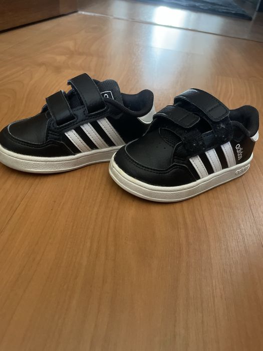 Sapatilhas de crianca