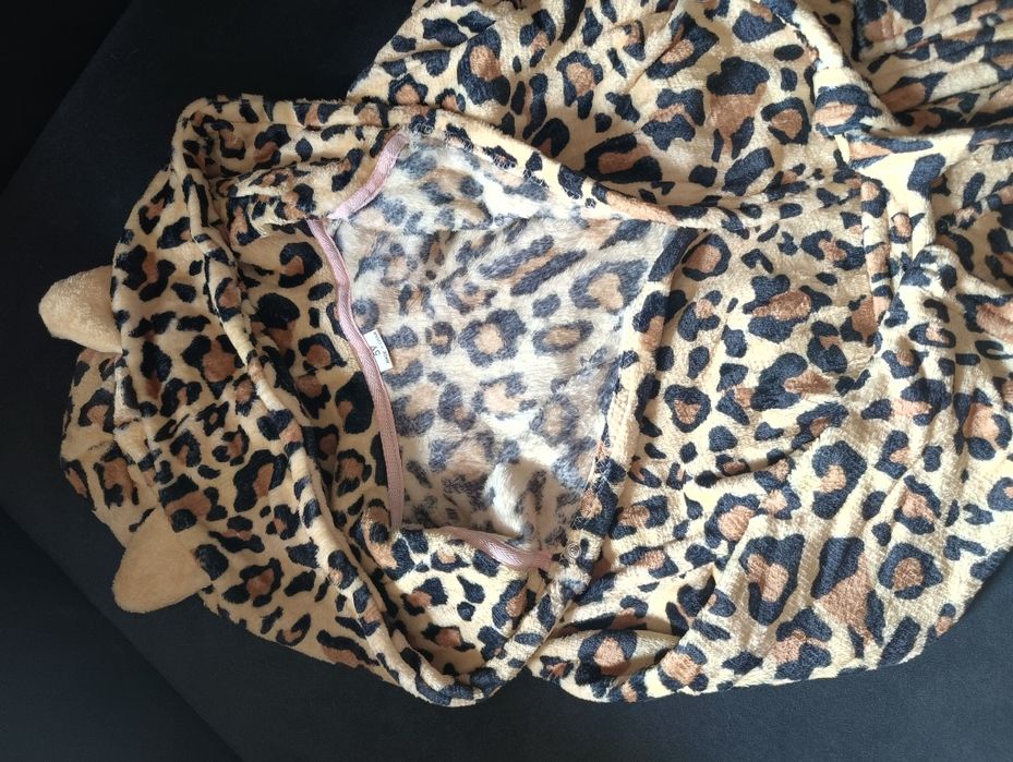 Nowy szlafrok w panterkę z kapturem, rozmiar 110!