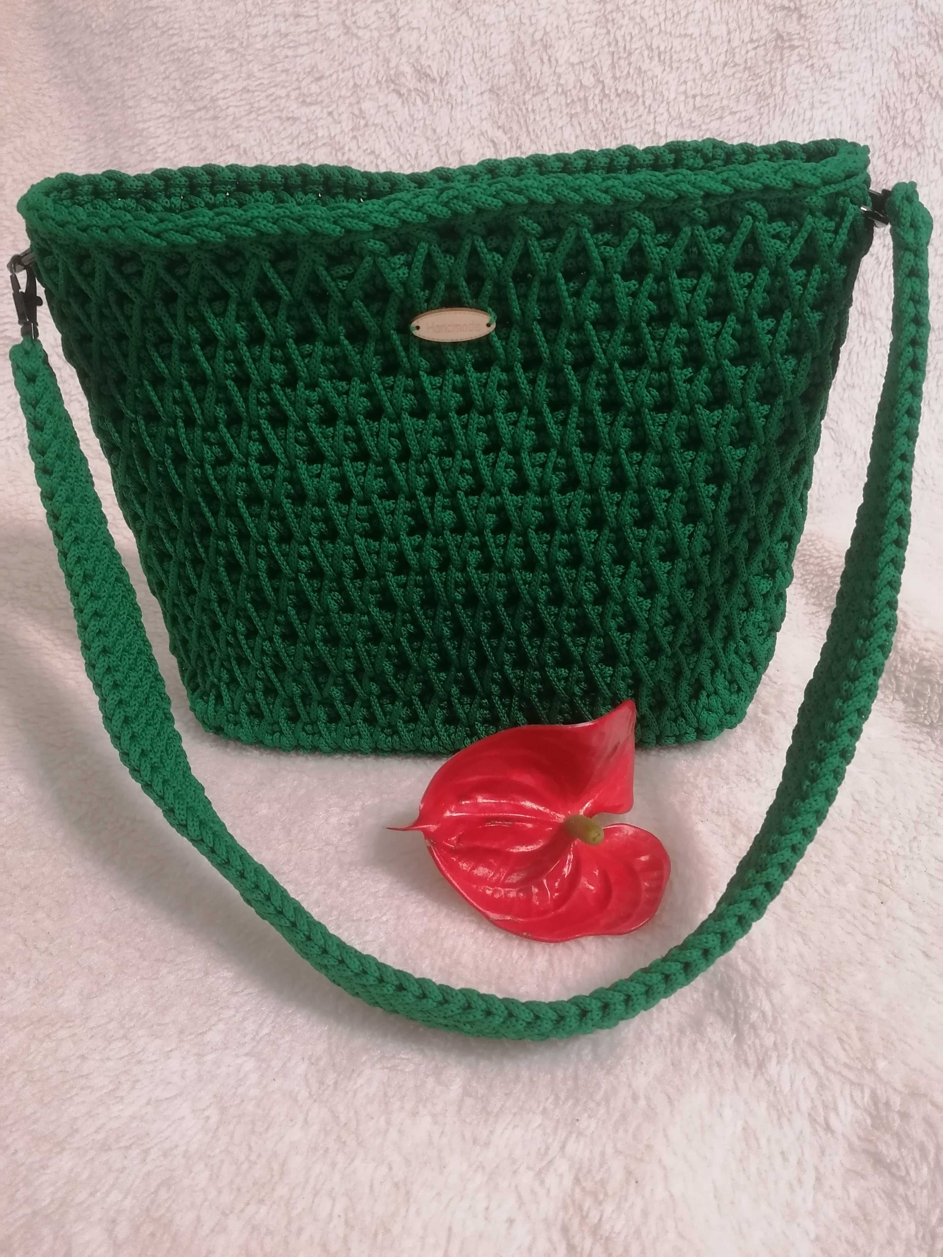 Zielona torebka na ramię
