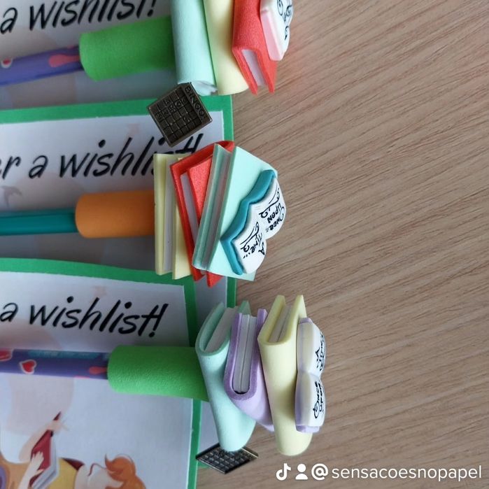 Toppers para lápis ou caneta com livros personalizados, de 3,5€